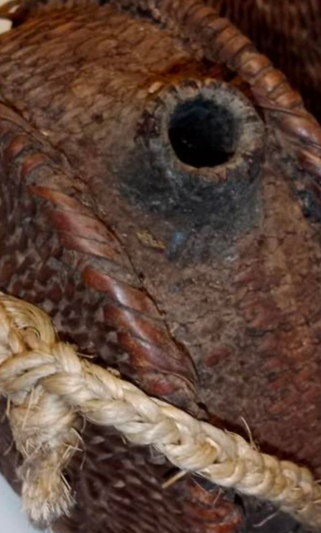 Antiguas barrilas cantimploras mimbre