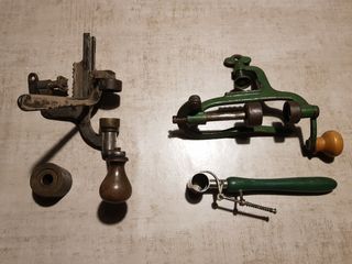 Máquinas antiguas de recargar cartuchos.