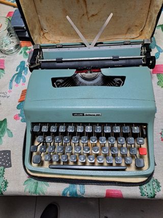 Máquina de Escribir Olivetti Lettera32