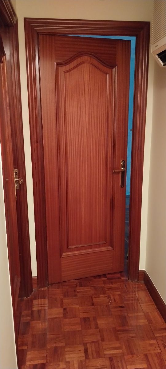 PUERTAS INTERIORES DE VIVIENDA