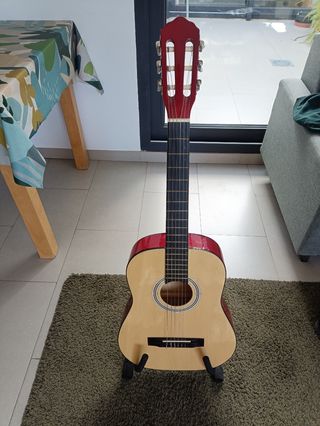 Guitarra clásica niño