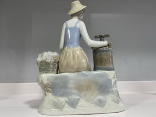 Figura coleccion Zaphir Lladro Mujer en vendimia
