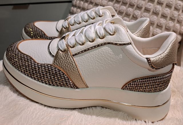 Zapatillas River Island.