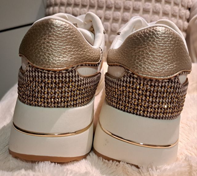 Zapatillas River Island.