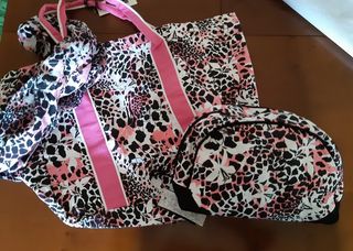 Borsa mare, trousse e foulard coordinati
