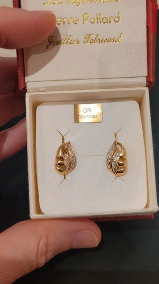 Pendientes en oro de 18 k y puntas de diamantes