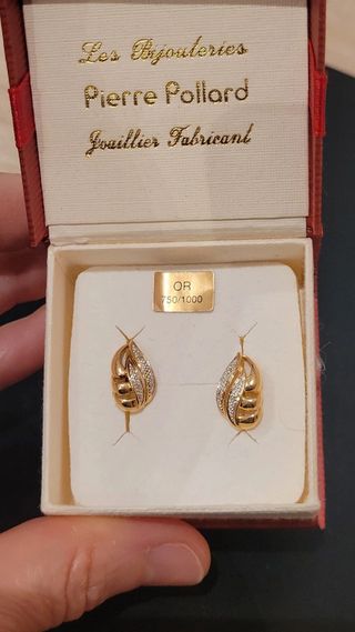 Pendientes en oro de 18 k y puntas de diamantes