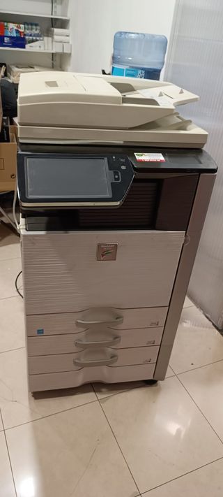Fotocopiadora b/n y color, impresora, escáner, fax