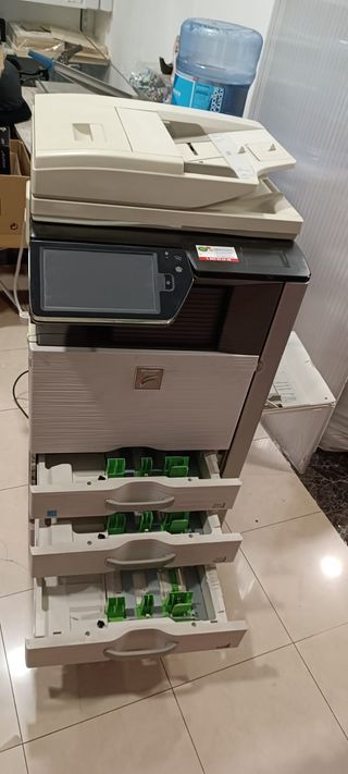 Fotocopiadora b/n y color, impresora, escáner, fax