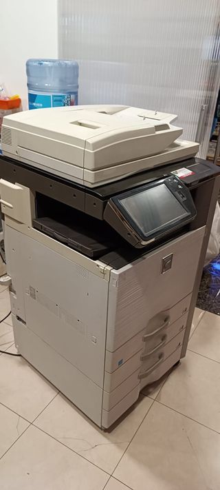 Fotocopiadora b/n y color, impresora, escáner, fax