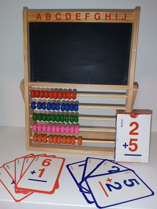 Ábaco con pizarra y cartas