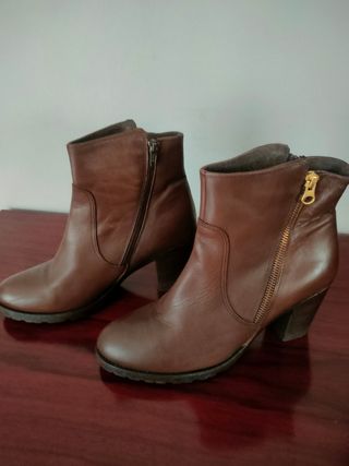 Botines piel marrón núm 40 