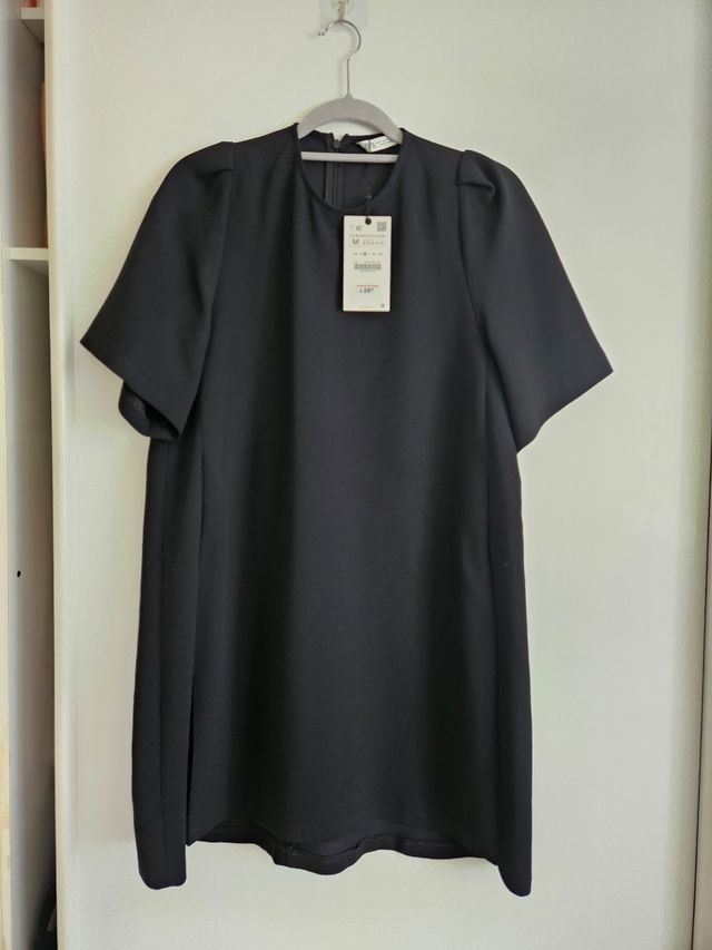 Vestido mangas abullonadas. Talla M. Zara