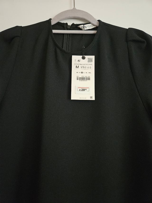 Vestido mangas abullonadas. Talla M. Zara
