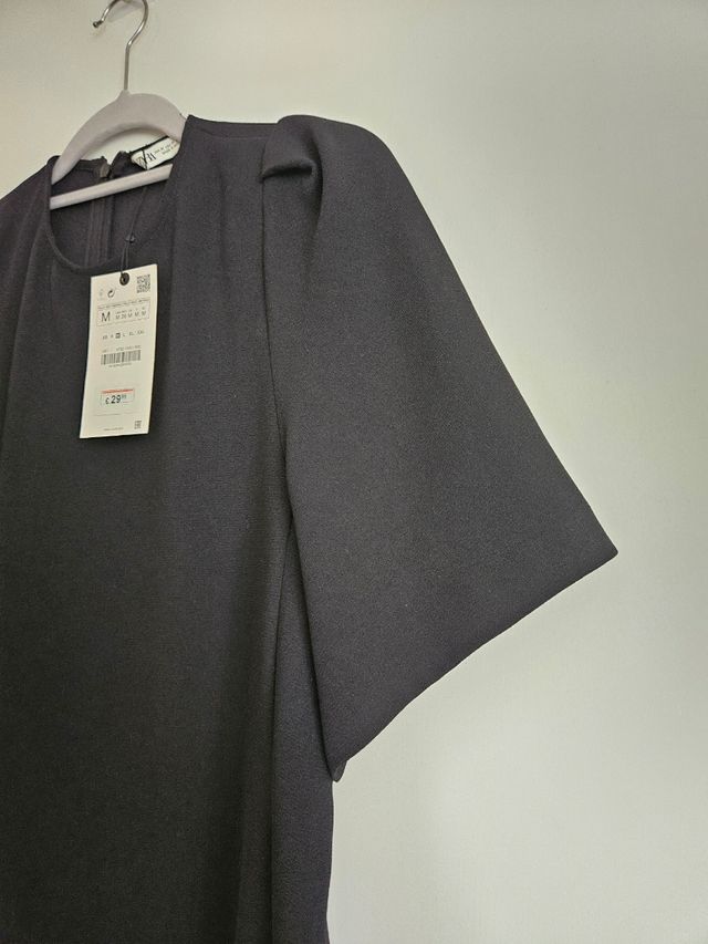 Vestido mangas abullonadas. Talla M. Zara