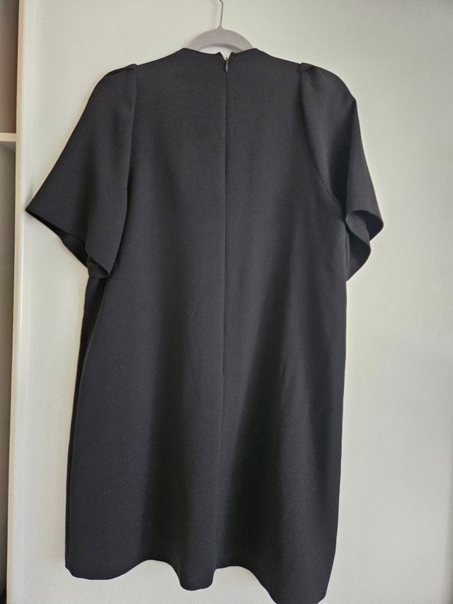 Vestido mangas abullonadas. Talla M. Zara