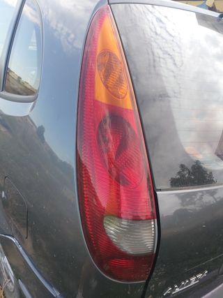 Piloto trasero izquierdo Nissan Almera Tino