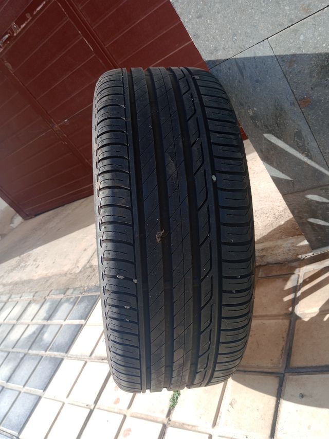 4 neumáticos y llantas 