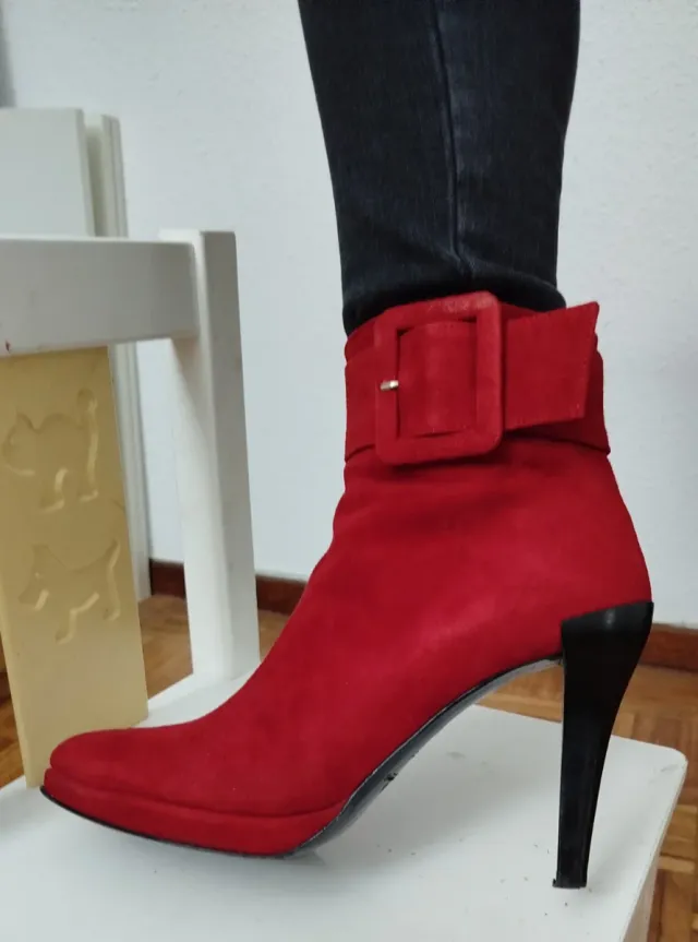 Botines ante rojo