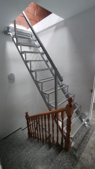 Estructura escalera para escalón madera