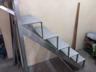Estructura escalera para escalón madera
