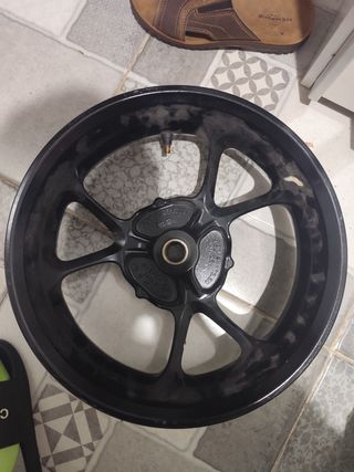 LLANTA TRASERA, YAMAHA NMAX AÑO 2024.