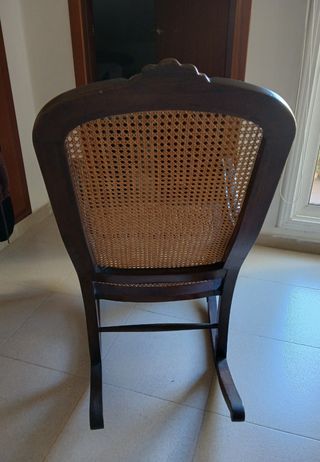 DOS MECEDORAS MODERNISTAS. Madera y Rejilla