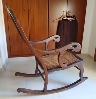 DOS MECEDORAS MODERNISTAS. Madera y Rejilla