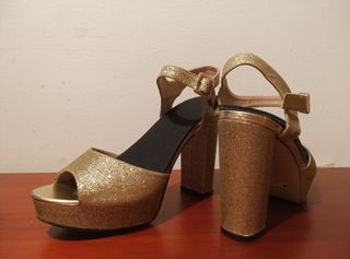 Sandalias brillantes