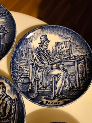 Seis platos porcelana inglesa.