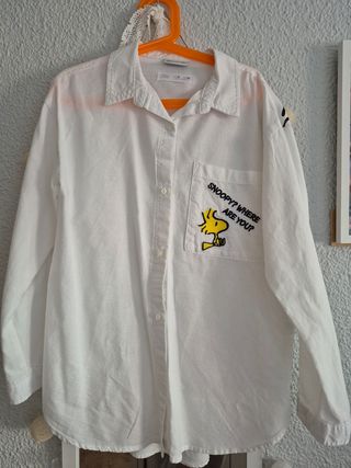 Camisa de niña snoopy.