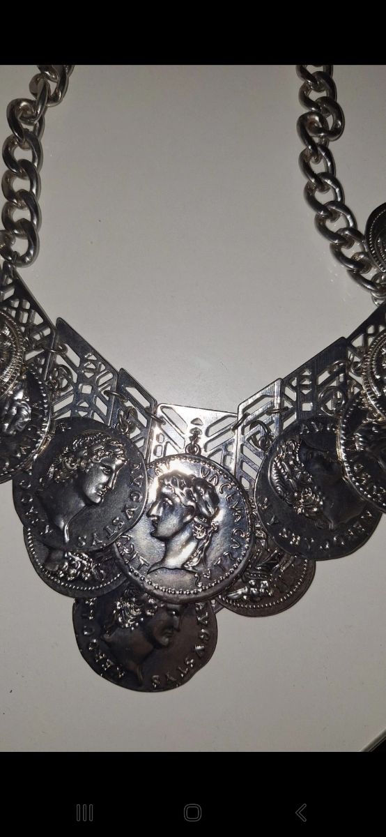 Collar colgante monedas