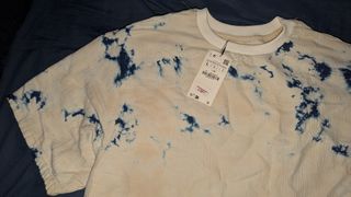 Conjunto tie dye sudadera y bermuda Zara