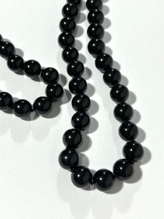 Collana lunga con perline nere  