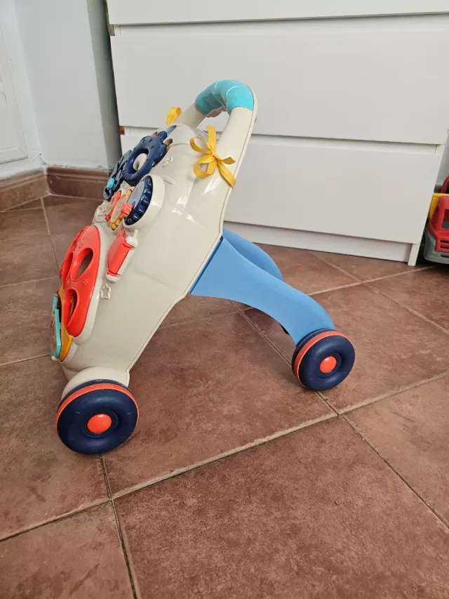 Vendo andador y correpasillos