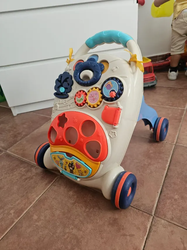 Vendo andador y correpasillos