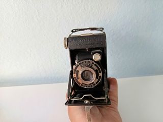 Cámara plegable Kodak vintage, modelo de