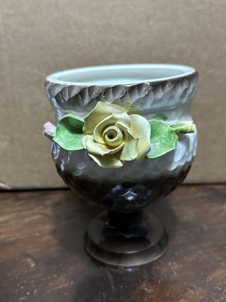 Ceramica artistica vaso decorato con fiori vintage