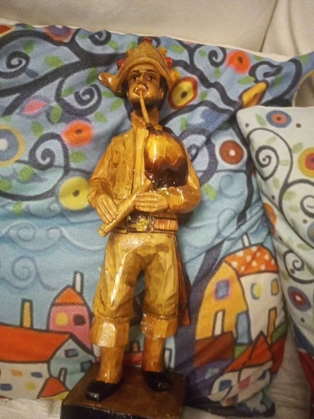 Escultura Figura Gaitero Gallego.