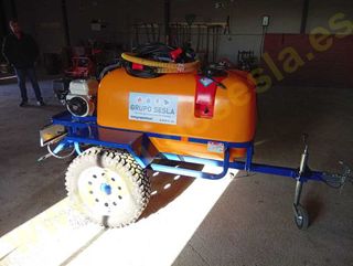 CUBA ARRASTRADA PARA FUMIGACION CON BARRA