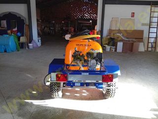 CUBA ARRASTRADA PARA FUMIGACION CON BARRA