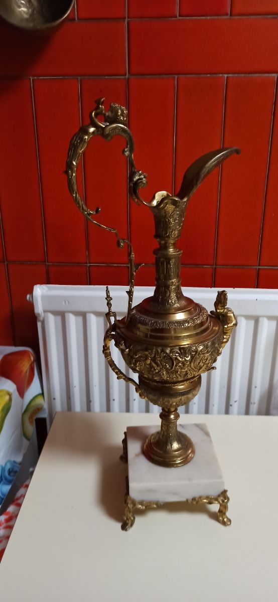 Jarrón de bronce y marmol