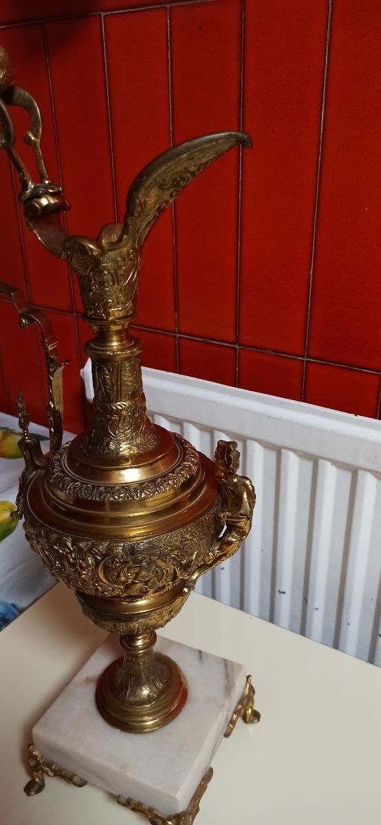 Jarrón de bronce y marmol