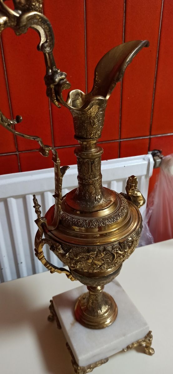 Jarrón de bronce y marmol