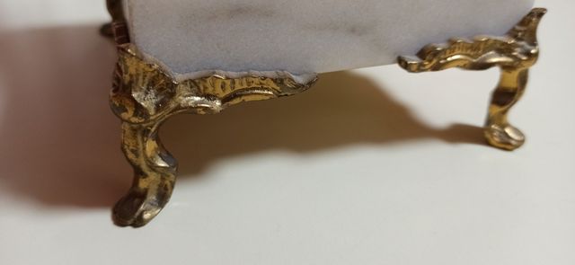 Jarrón de bronce y marmol