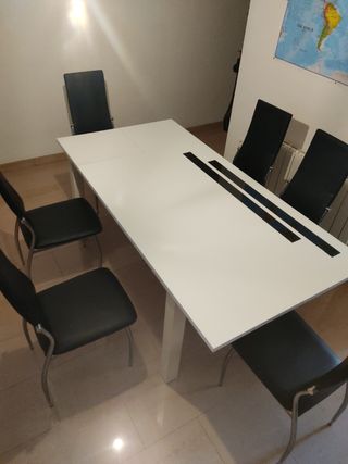 Mesa y sillas comedor