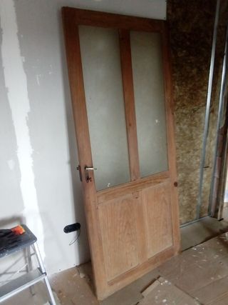 Puerta antigua acristalada
