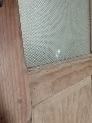 Puerta antigua acristalada