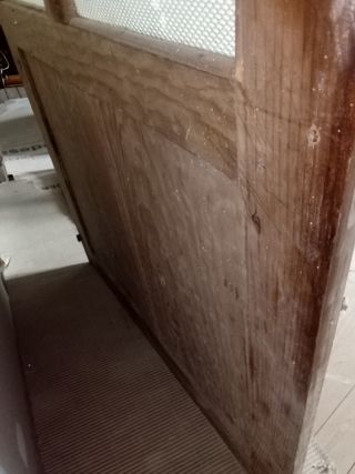 Puerta antigua acristalada