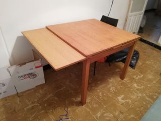 taula de fusta extensible